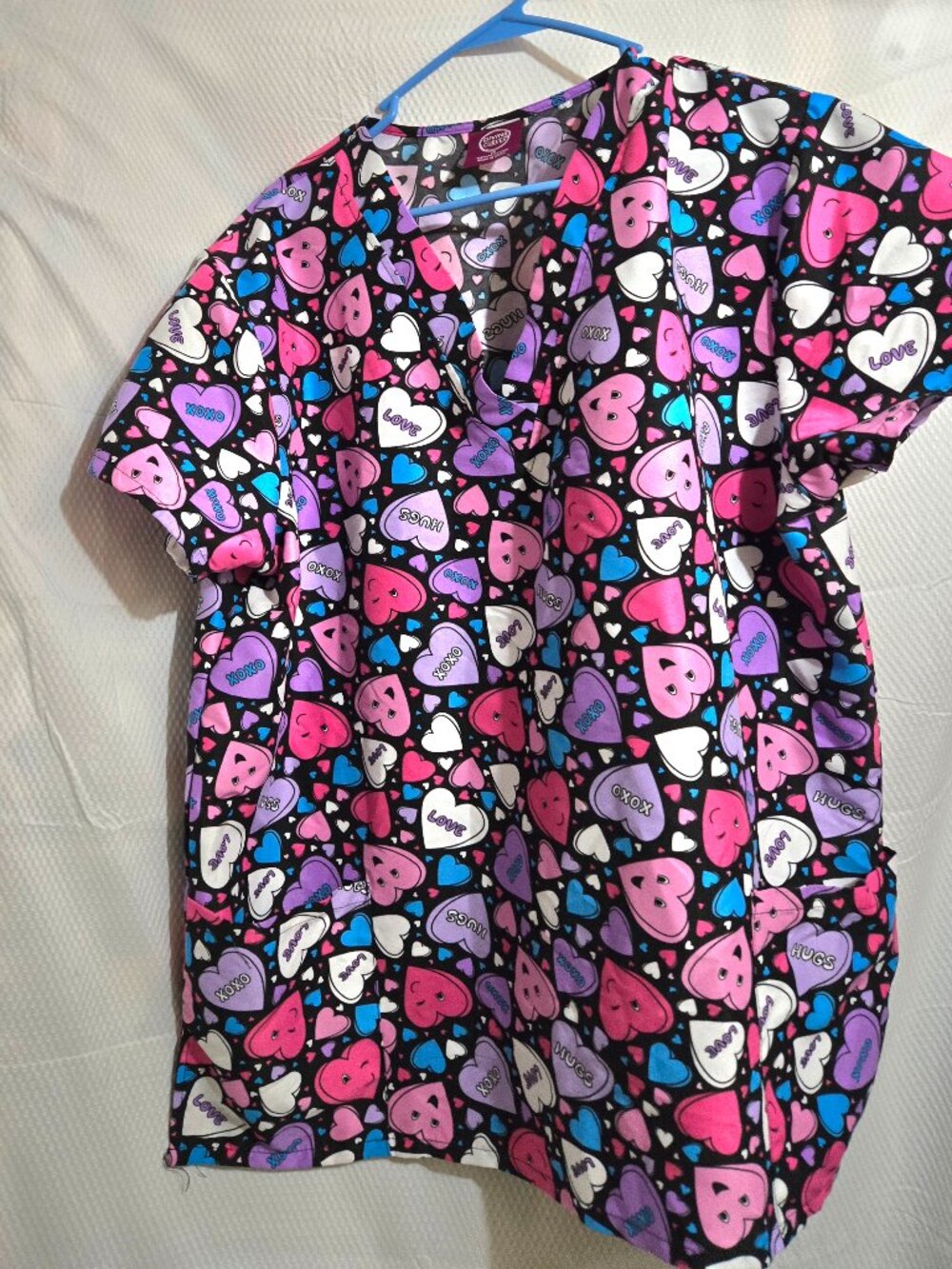 Divine Curves Heart Print Scrub Top – Size 1X